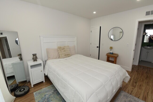 Building Photo - 112 Salisbury E