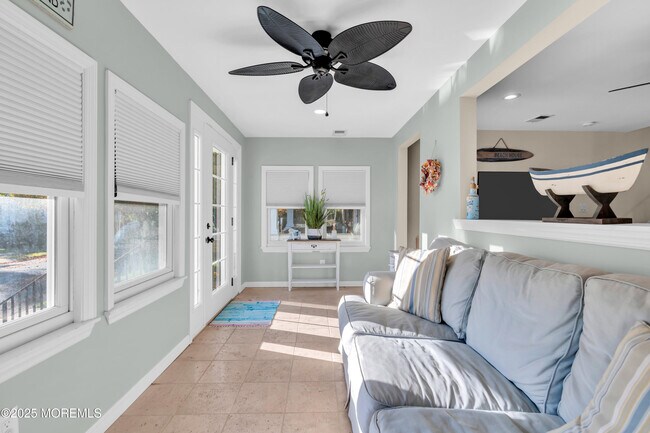 Building Photo - 1003 C St