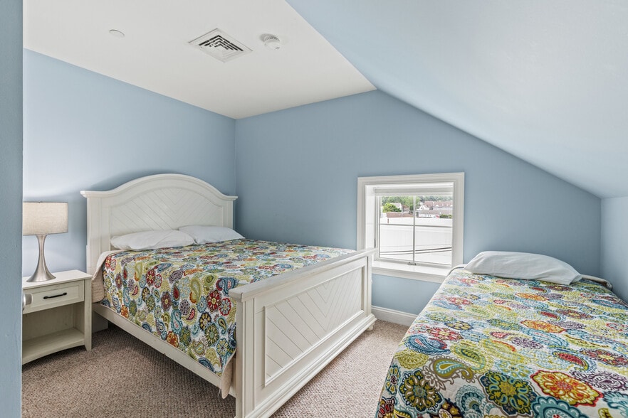 Building Photo - 1 E Grand Ave