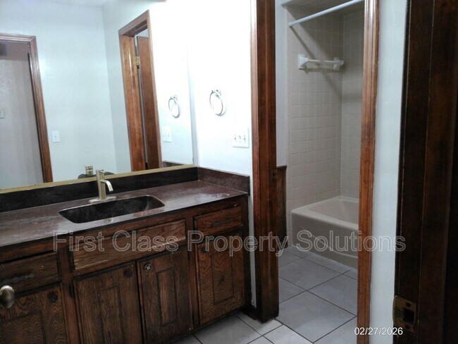 Building Photo - 5316 NW 111th Terrace