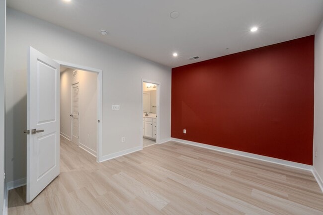 Building Photo - 232 S Newkirk St