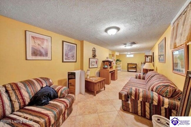 Building Photo - 809 Clifford Dr
