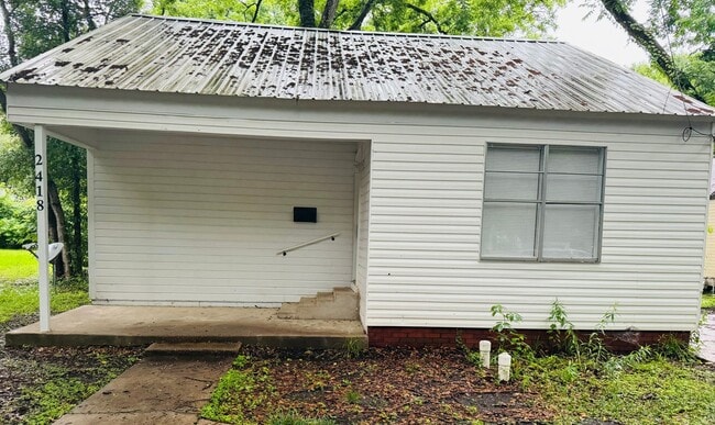 Building Photo - 2418 Alma St