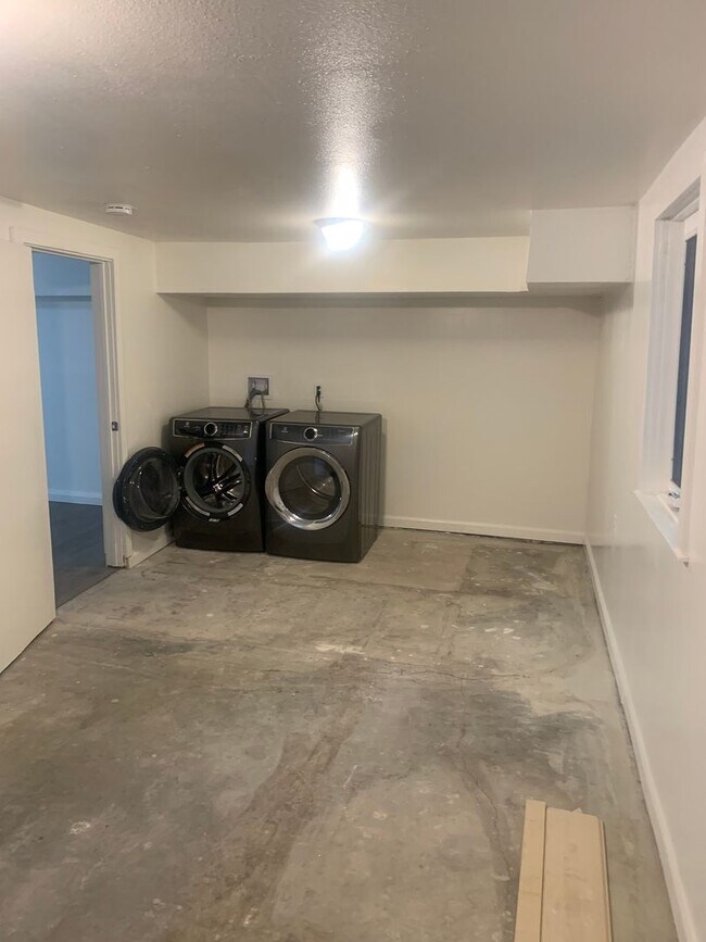 Building Photo - Your New Home Is Ready — Spacious, Stylish, and Fully Upgraded!”