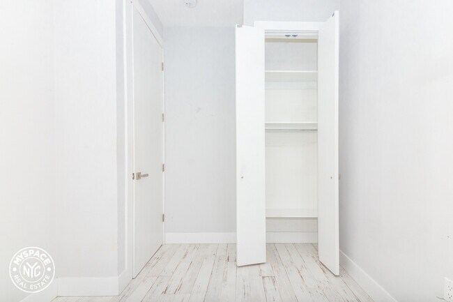 Building Photo - 75 Varet St