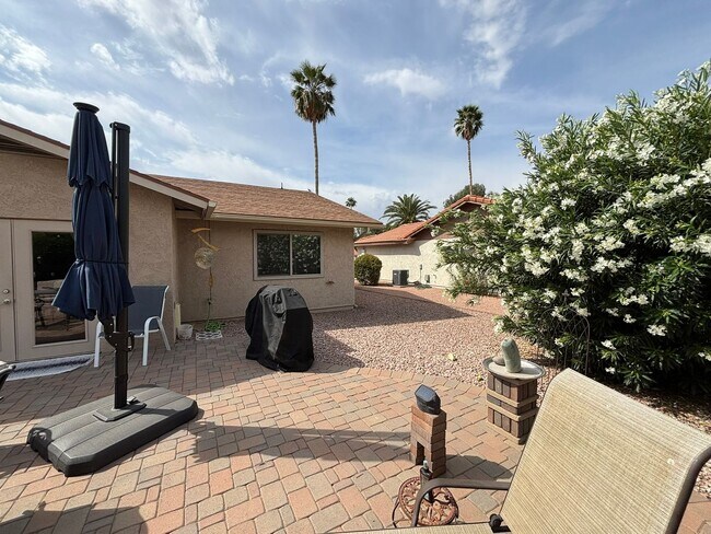 Building Photo - Enjoy this cozy 2 Bedroom, 1.75 Bathrooms, 1.5 Car Garage home in Premier Active Adult Resort Sty...