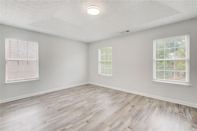 Building Photo - 2470 Stonegate Dr