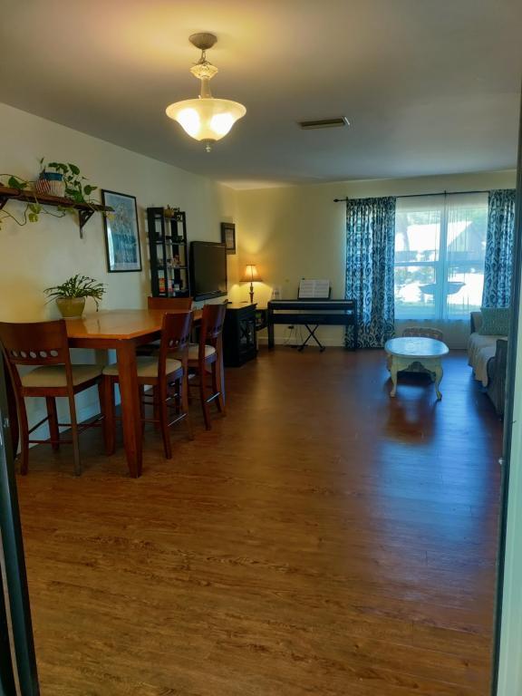 Building Photo - 4 Blaine Ct