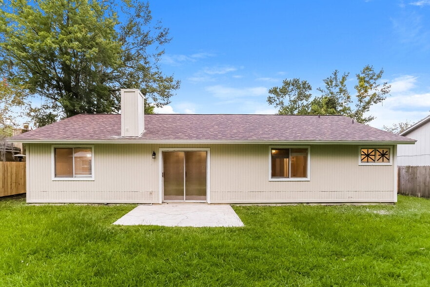 Building Photo - 1704 Sandy Hollow Loop