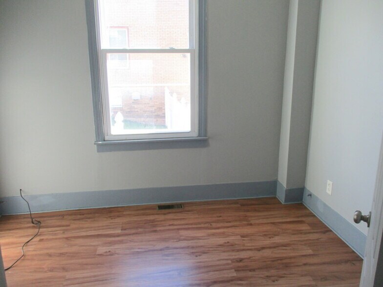 Building Photo - 324 Park Rd