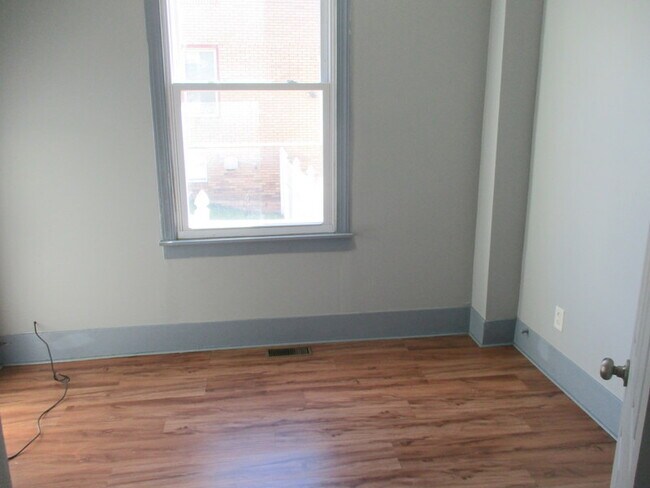 Building Photo - 324 Park Rd