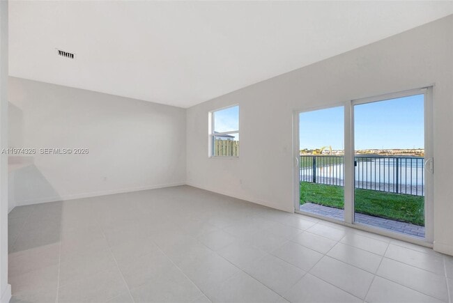 Building Photo - 2556 SE 27th Ct