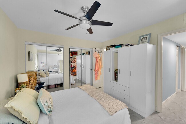 Building Photo - 261 Wimbledon Lakes Dr