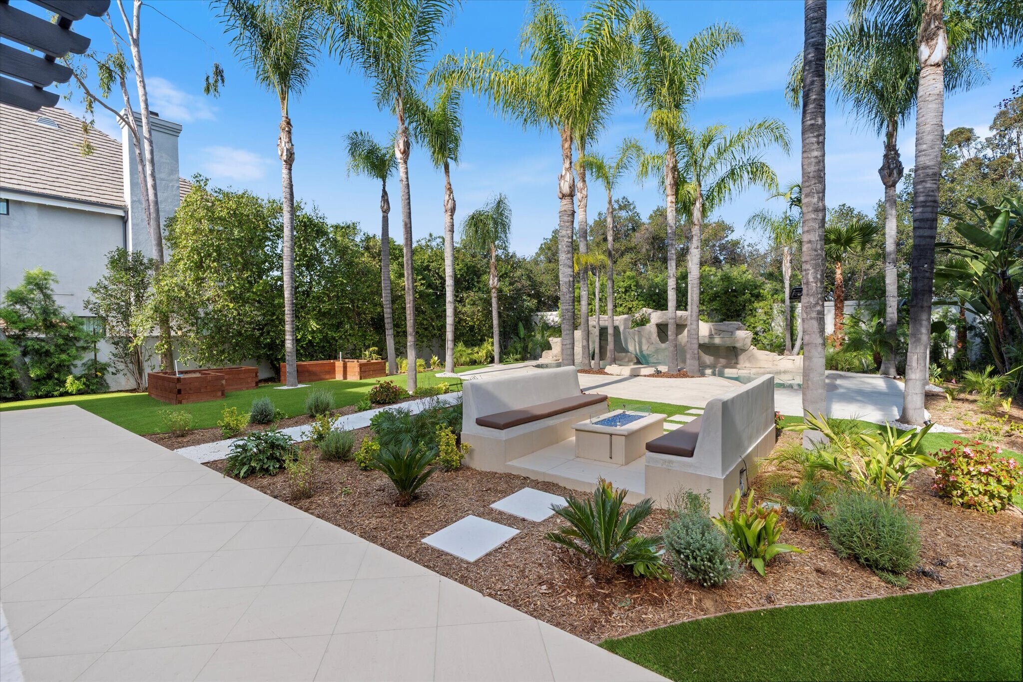 Building Photo - 17437 Oak Creek Ct