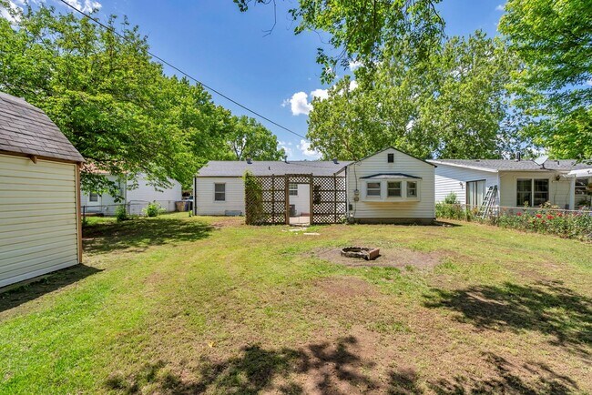 Building Photo - Updated 4 Bedroom 3 bathroom in Derby, KS