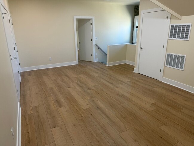 Building Photo - 815 E Locust St