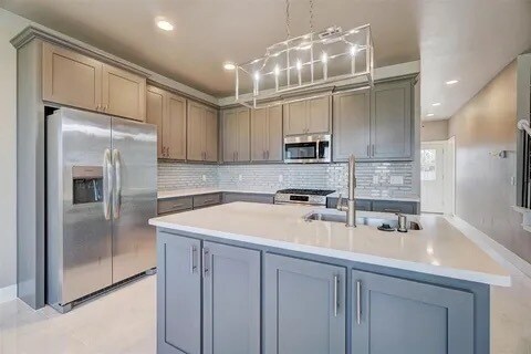 Building Photo - 616 Abadan Dr