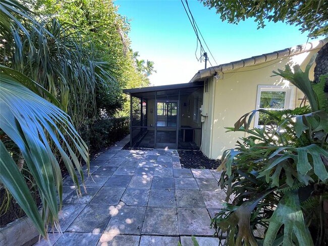 Building Photo - 1636 NE 18th St