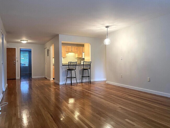 Building Photo - 160 Fairfield Woods Rd