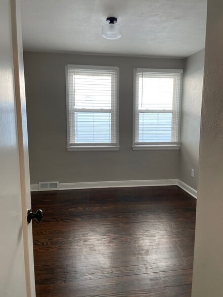 Building Photo - 306 E Washington St