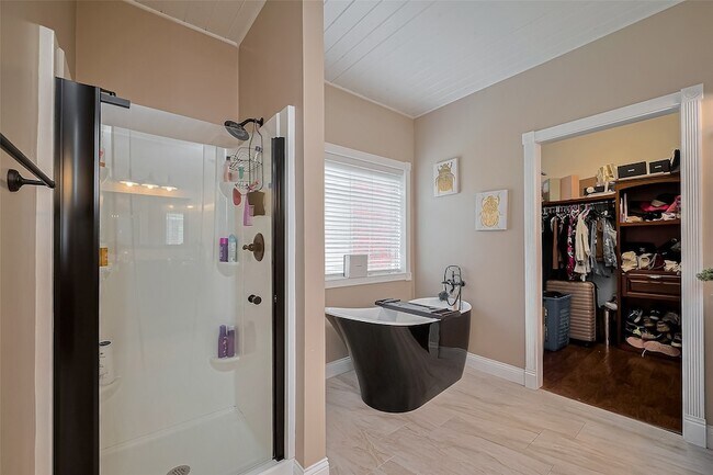 Building Photo - 18914 Hikers Trail Dr