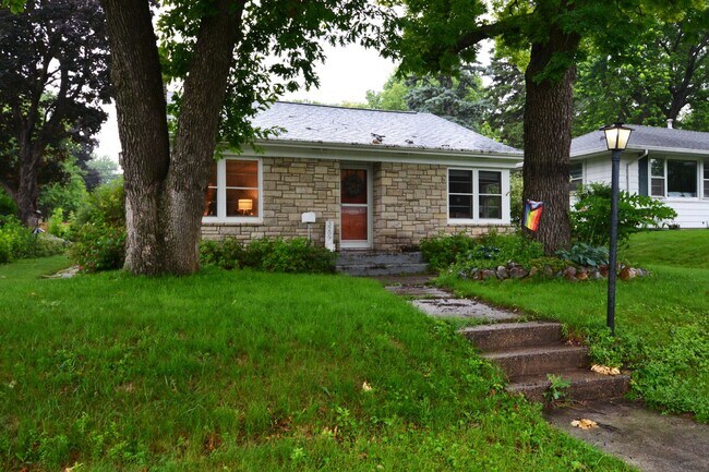 Building Photo - 3209 Chowen Ave N