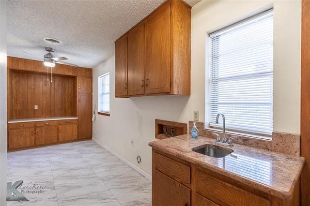 Building Photo - 3642 Hi-Vu Dr