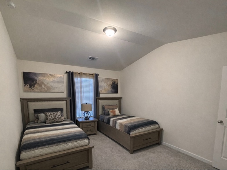 Building Photo - 2402 Fitts Dr