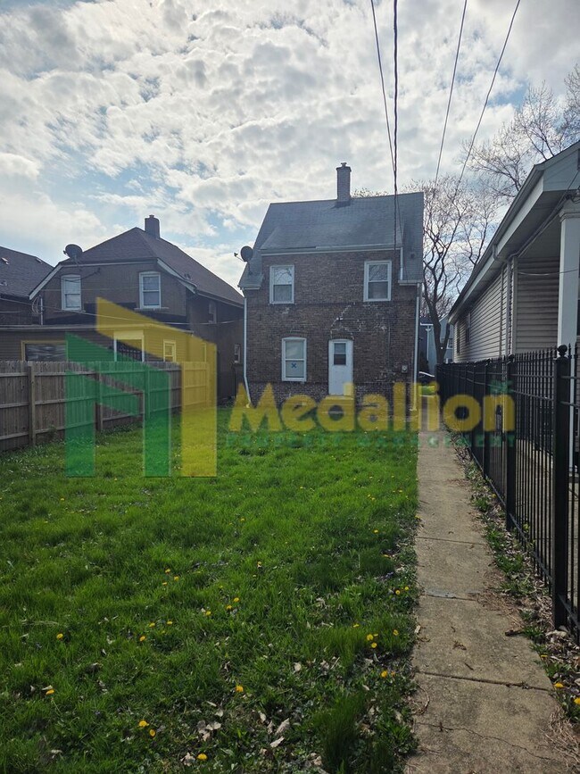Building Photo - Updated 3-Bedroom Home with Sunroom and Backyard Space