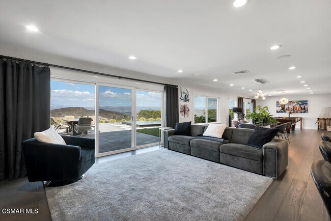 Building Photo - 4066 Calle Del Sol