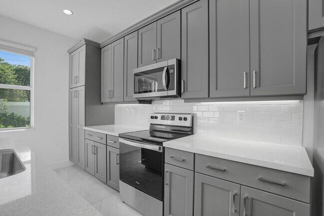 Building Photo - Gorgeous New 3 bedroom 2.5 Townhouse in Deerfield Beach, Sandpiper Pointe (2 Story)