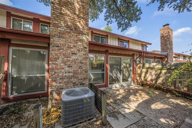 Building Photo - 8903 Trone Cir