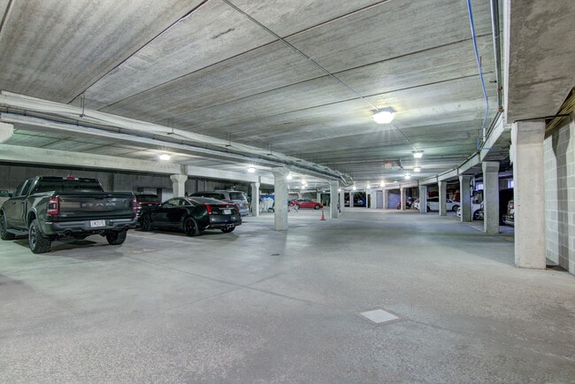 Building Photo - 401 Pinnacle Way