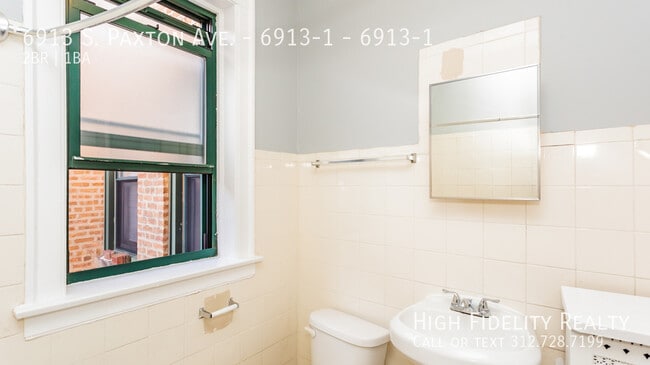 Building Photo - 6913 S Paxton Ave