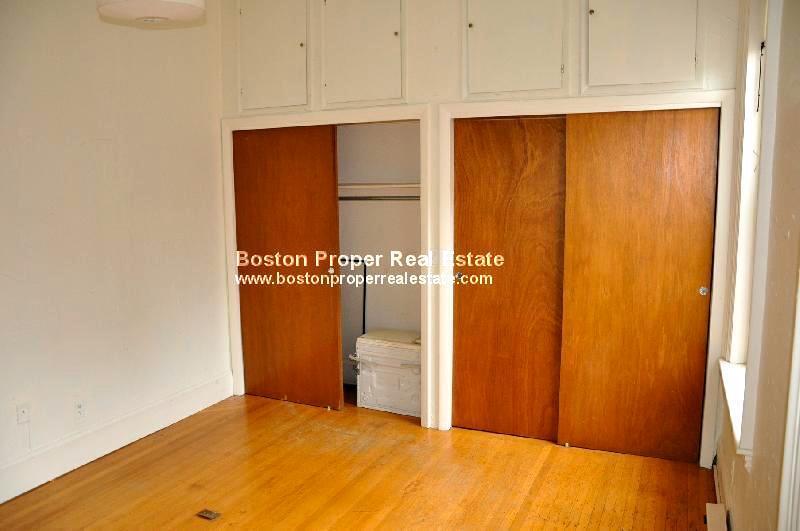 Building Photo - 429 Beacon St