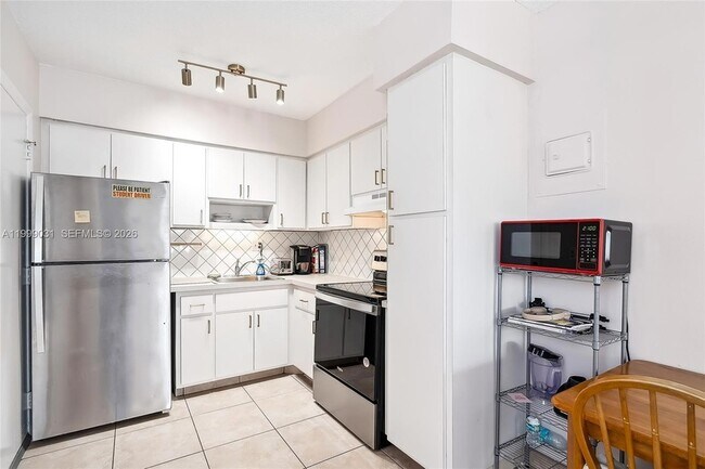 Building Photo - 1824 Monroe St