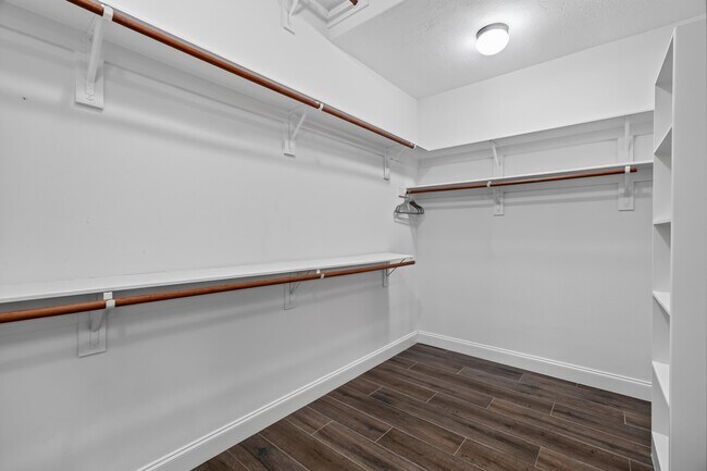 Building Photo - 110 S Veilwood Cir