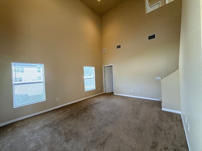 Building Photo - Spacious 4 bedroom, 2.5 bath, 2 car garage home for rent on a corner lot!