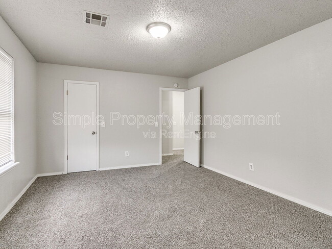 Building Photo - 8506 Candlewood Dr