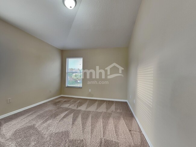 Building Photo - 31437 Heatherstone Dr