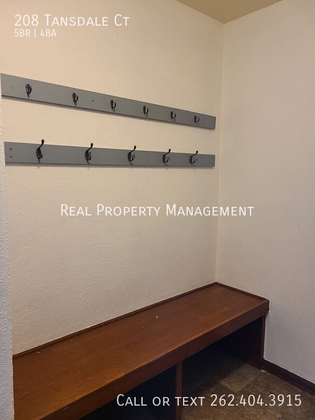 Building Photo - 208 Tansdale Ct