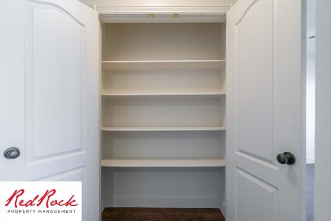 Building Photo - Spacious 3-Bed, 2-Bath Ivins Townhome – Do...