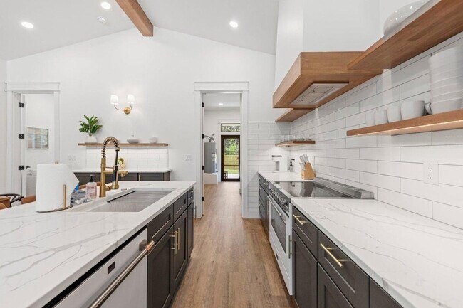 Building Photo - 783 Indian Woman Rd