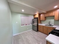 Building Photo - Beautifully remodled 2 bedroom cottage wit...