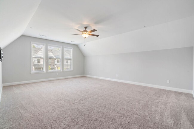 Building Photo - Canterbury Townhome