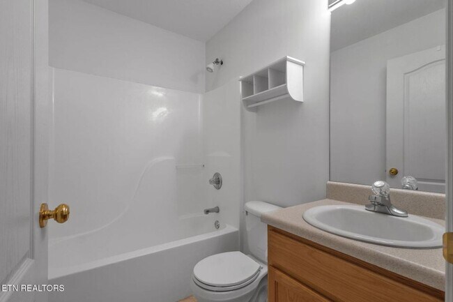 Building Photo - Beautiful End-Unit Condo – Move-In Ready!