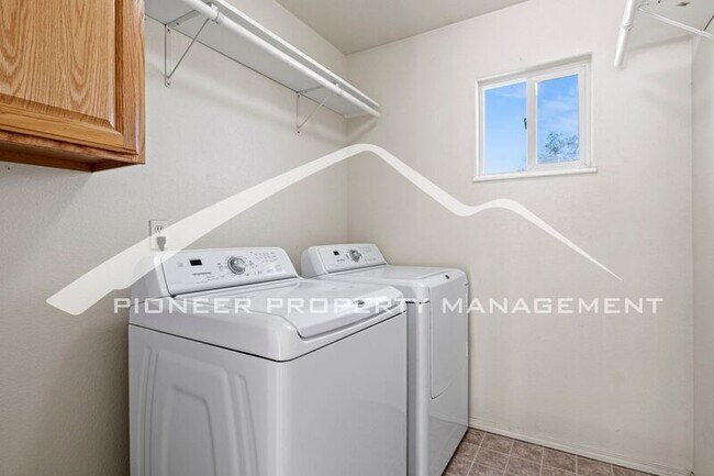 Building Photo - 2212 Wheeler Ave