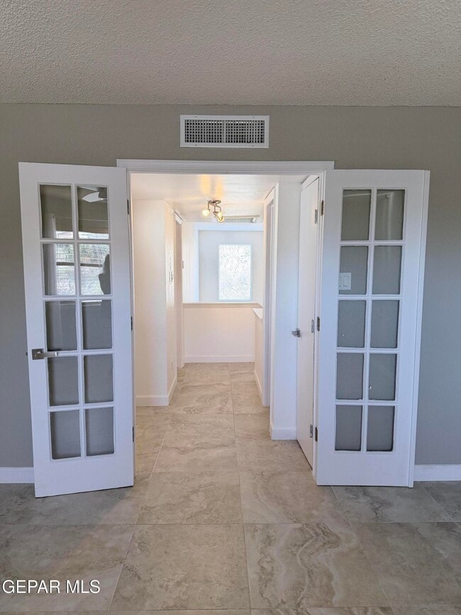 Building Photo - 6035 Bandolero Dr