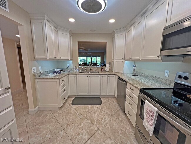 Building Photo - 15400 Cedarwood Ln