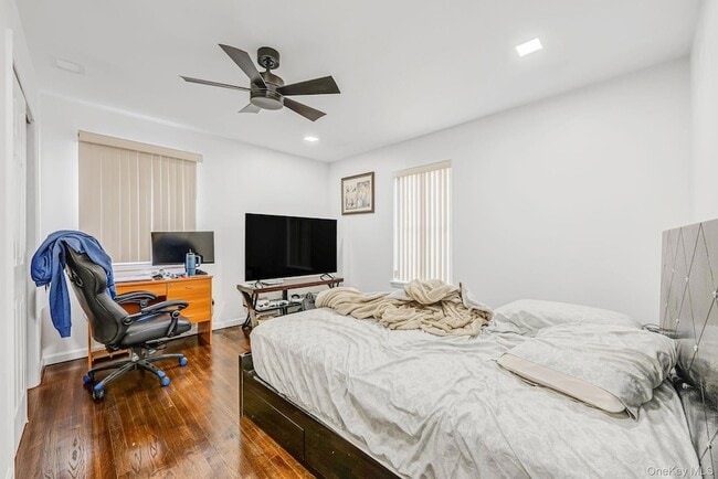 Building Photo - 475 Old Country Rd